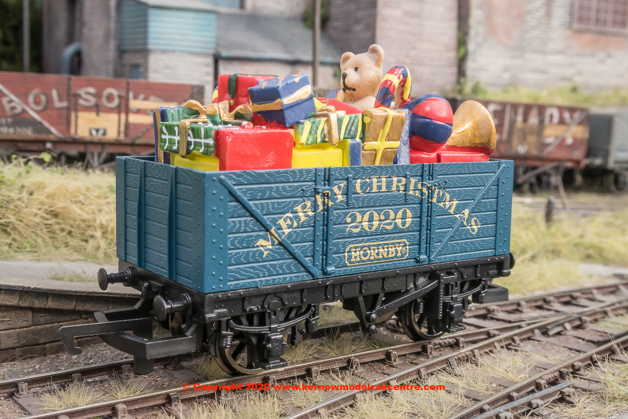 R6988 Hornby Christmas Wagon 2020